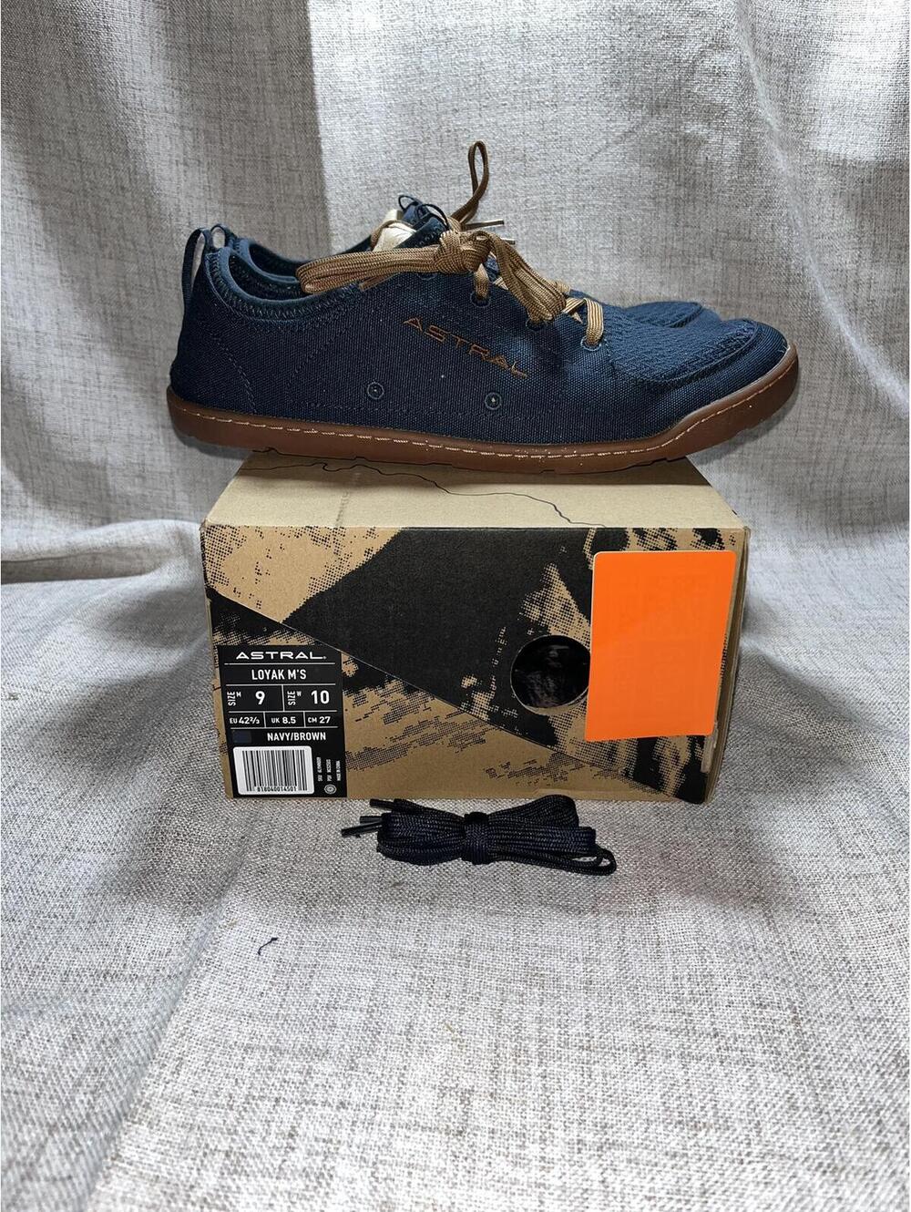 Astral Loyak Mens 9 Navy / Brown EUC